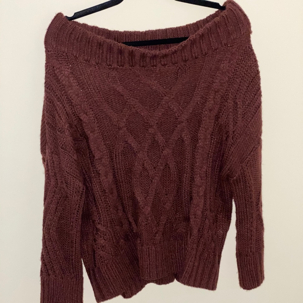 Off the shoulder long sleeve shoulder